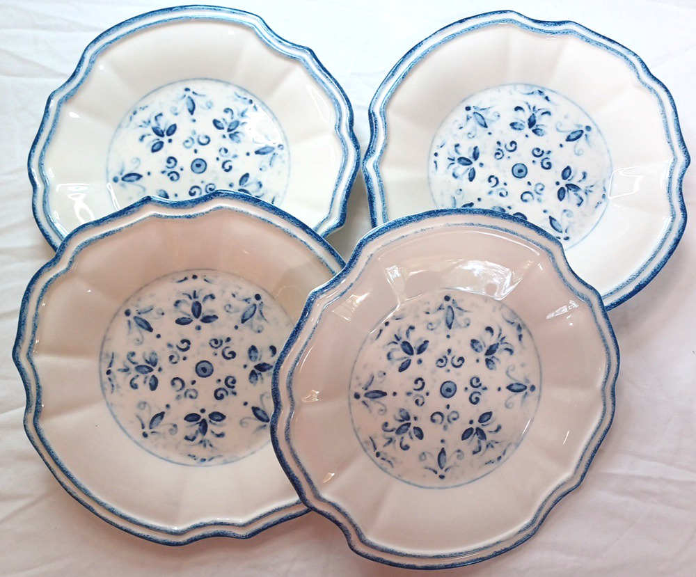 4 Sur La Table Italy 9" Luncheon Blue White Floral Plates Cottage Country READ